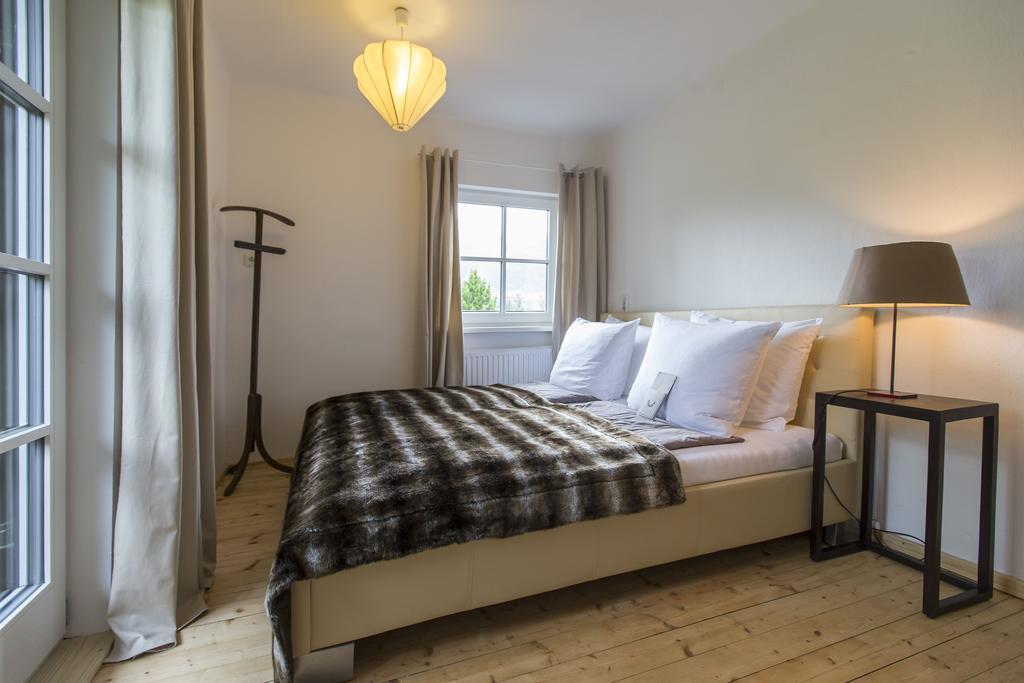 Forest Chalet, 15 Min To Salzburg Olt Town, And Most Beautiful Lakes, Secluded Location, 1,000 Sqm Garden, Mountainview, Panorama Sauna, Bath Whirlpool, Bbq&Bikes&Sunbeds For Free, Up To 10 P Golling an der Salzach Cameră foto
