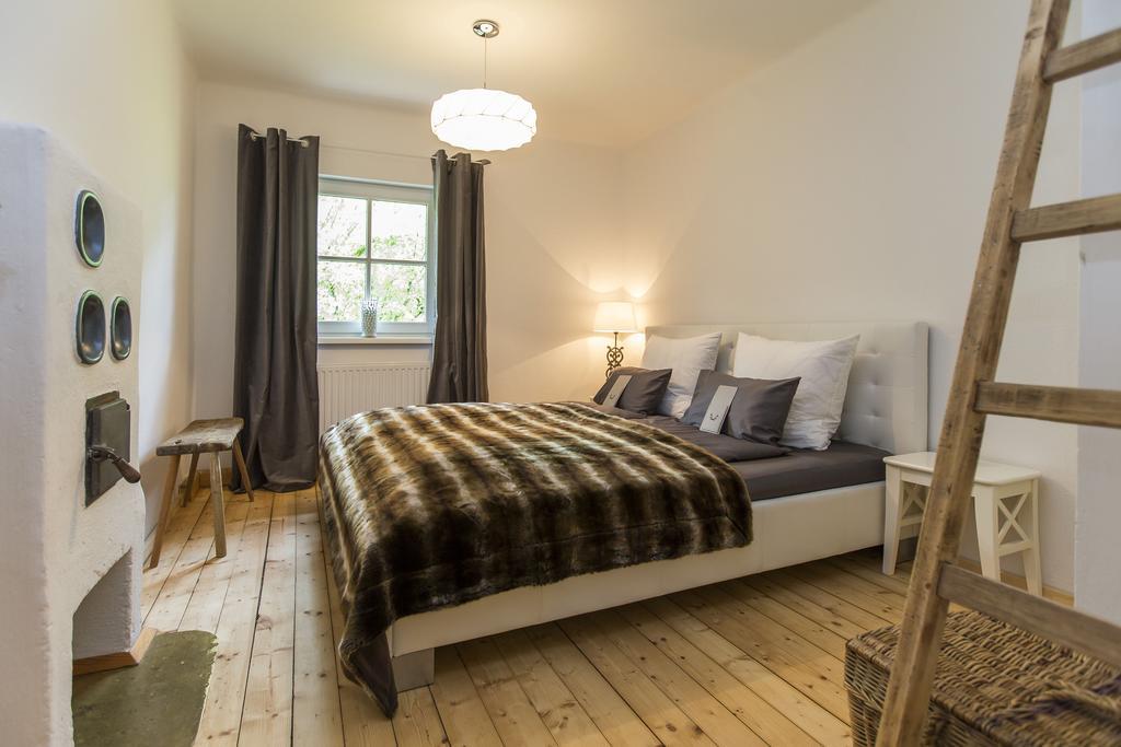 Forest Chalet, 15 Min To Salzburg Olt Town, And Most Beautiful Lakes, Secluded Location, 1,000 Sqm Garden, Mountainview, Panorama Sauna, Bath Whirlpool, Bbq&Bikes&Sunbeds For Free, Up To 10 P Golling an der Salzach Cameră foto