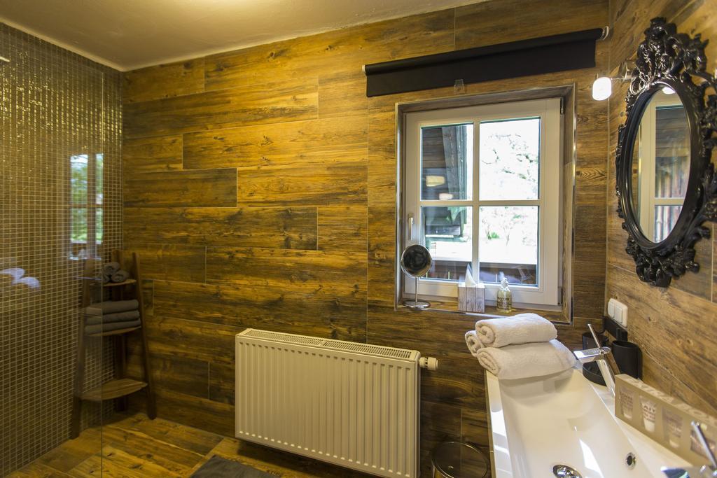 Forest Chalet, 15 Min To Salzburg Olt Town, And Most Beautiful Lakes, Secluded Location, 1,000 Sqm Garden, Mountainview, Panorama Sauna, Bath Whirlpool, Bbq&Bikes&Sunbeds For Free, Up To 10 P Golling an der Salzach Cameră foto