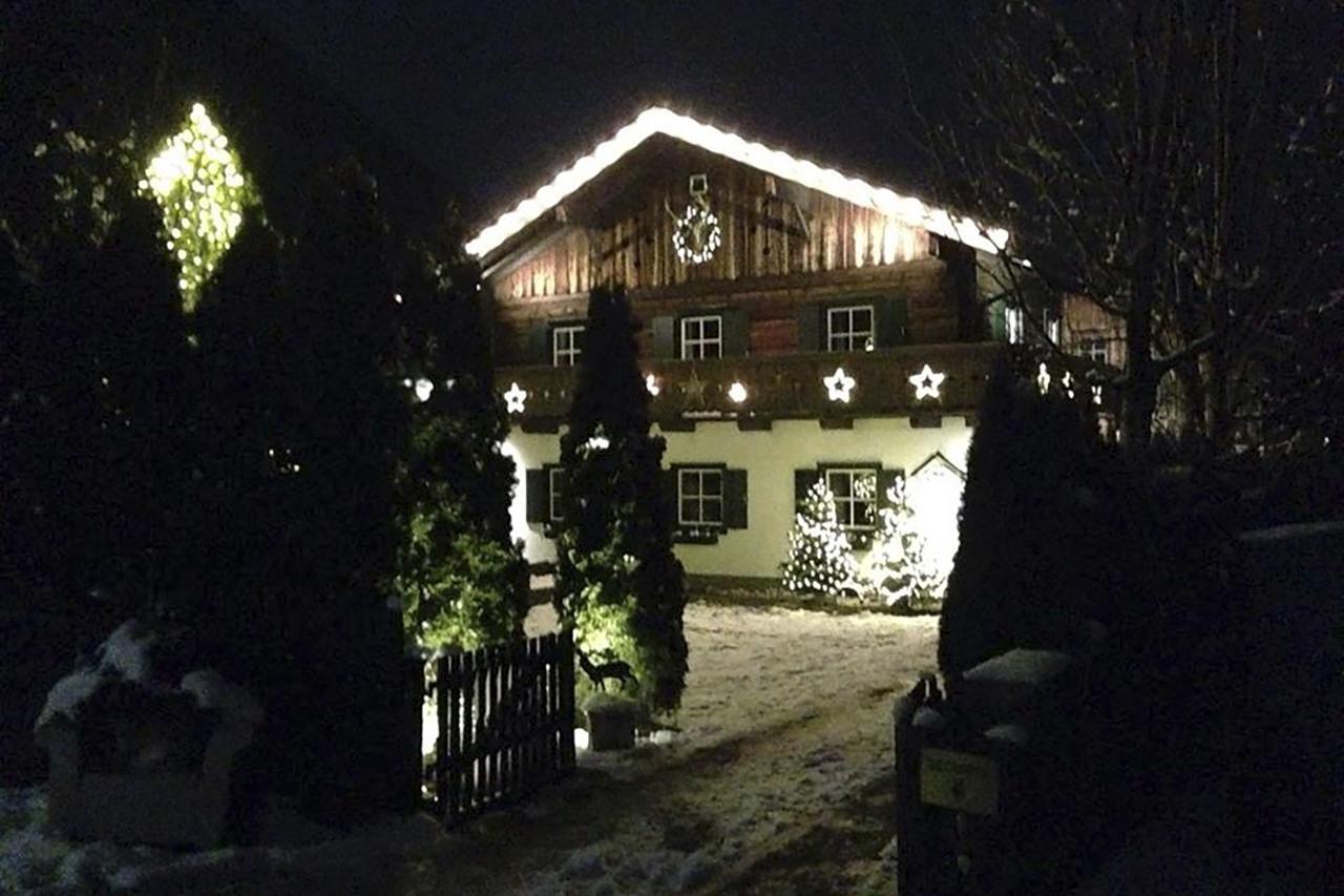 Forest Chalet, 15 Min To Salzburg Olt Town, And Most Beautiful Lakes, Secluded Location, 1,000 Sqm Garden, Mountainview, Panorama Sauna, Bath Whirlpool, Bbq&Bikes&Sunbeds For Free, Up To 10 P Golling an der Salzach Exterior foto
